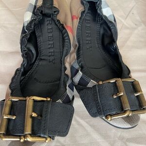 Burberry Women's Black and Tan Checkered Flats
